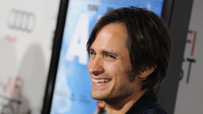 GAEL GARCIA BERNAL OSCARS.jpg